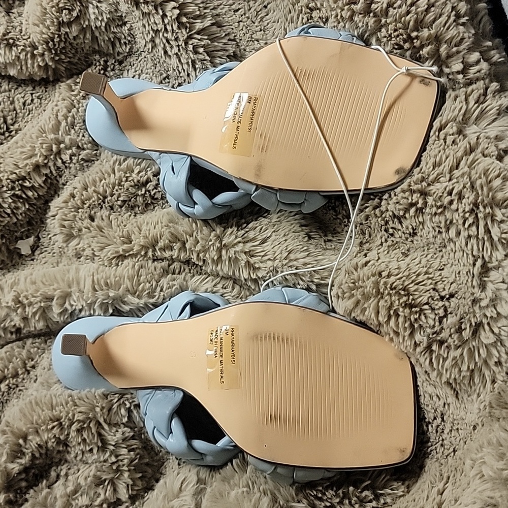 Heels - Picture 2 of 3